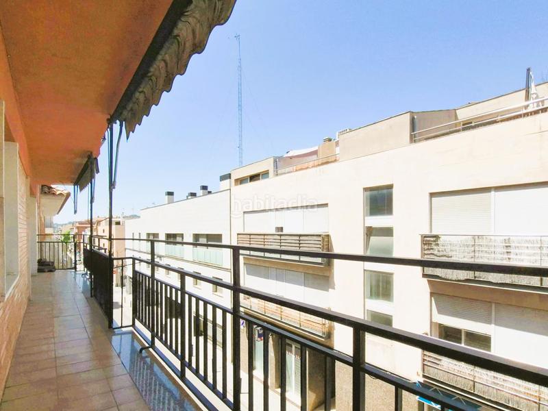 Foto f80a6656-83ec-4669-99fb-1d80b4056aee. Piso de 137 m2 amb 4 hab i balco 10 m2 oest al carrer ireneu a 50 metres rambla en Terrassa