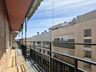 Pis  Carrer ireneu. Pis de 115 m2 al carrer ireneu de 4 hab i gran balco a 50 metres