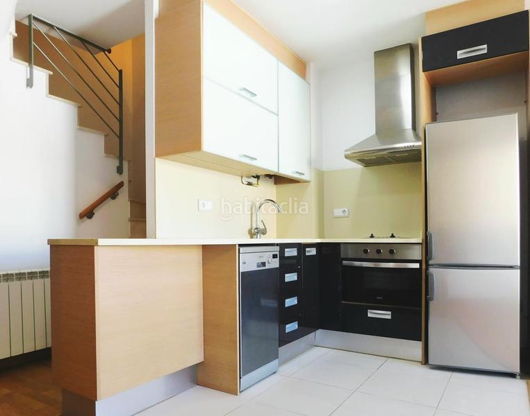 Foto 087b349b-b30d-46da-8ad3-7967475a0470. Dúplex  impecable con terraza en carrer antoni torrella en Terrassa