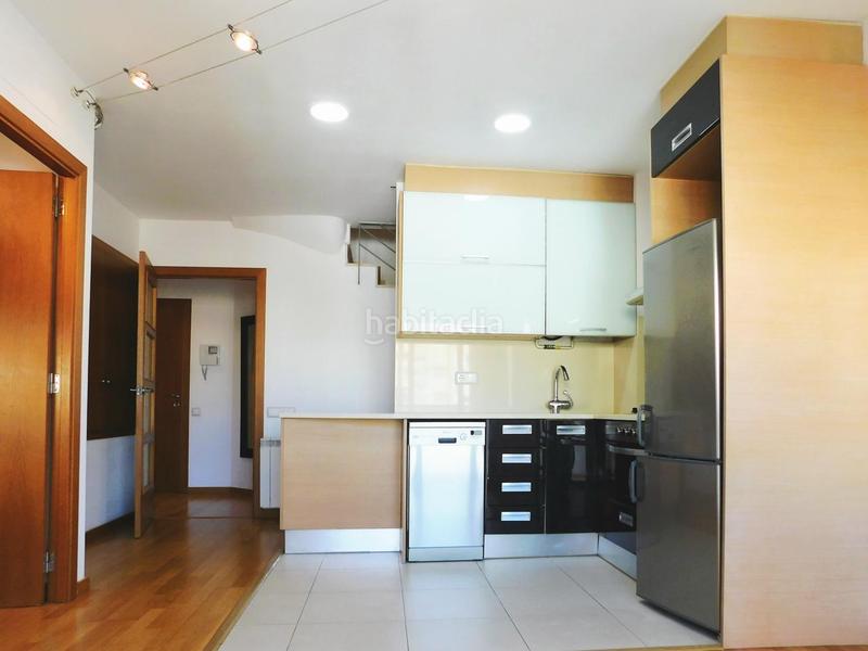 Foto 49558635-994e-4d44-b079-4ce0a1d18202. Dúplex  impecable con terraza en carrer antoni torrella en Terrassa