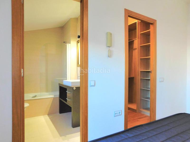 Foto 989a2966-3e1a-4a93-bbd9-30dadb15624f. Dúplex  impecable con terraza en carrer antoni torrella en Terrassa