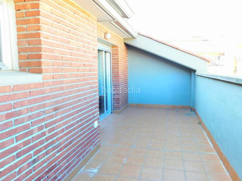 Foto a875d6eb-4485-43ee-aee1-4682f2551583. Dúplex  impecable con terraza en carrer antoni torrella en Terrassa