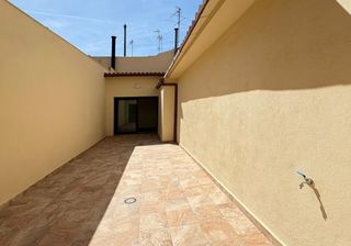 Erdgeschoss  De l'infant martí. Planta baja de obra nueva con patio en calle infant marti