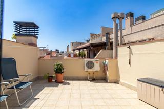 Dúplex  Carrer del viveret. Ático dúplex 3 hab con terraza en calle viveret junto al parc de