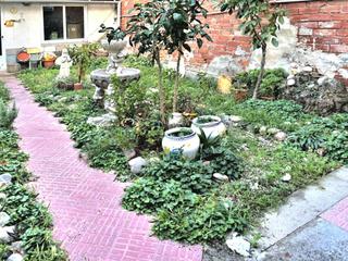 Casa  Carrer d'àngel guimerà. Magnífica casa adosada toda en planta de 90 m2 útiles y 101 m2 c