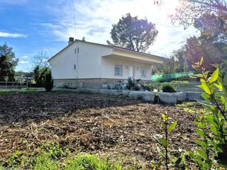 Casa  Passatge terrassa. En can serra de 3 hab y 100 m2 toda en planta edificada en parce