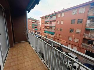 Appartement  Carrer d'amèrica. De 90 m2 de 4 hab con ascensor en can parellada terrassa!!!