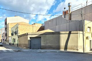 Casa  De jaén. Local esquinero edificable bajos más 3 pisos