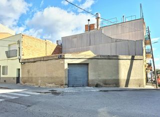 Haus  De jaén. Local esquinero edificable bajos más 3 pisos