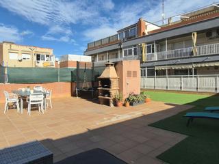 Appartamento  Carrer de pau marsal. De 5 hab i 115 m2 amb impresionant pati de 275 m2 inclou dues pl