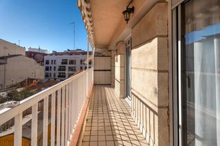 Appartement  De sant nebridi. Oportunidad!! piso 3 hab al lado del parque de vallparadís