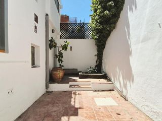 Planta baixa  Calle de pau claris. Planta baixa de 76 m2 amb entrada independent de 2 hab i pati 15