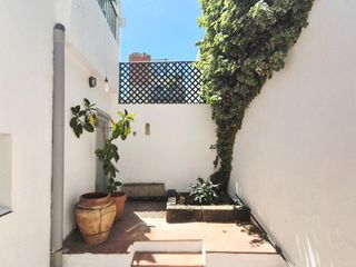 Planta baixa  Calle de pau claris. Planta baixa de 76 m2 amb entrada independent de 2 hab i pati 15