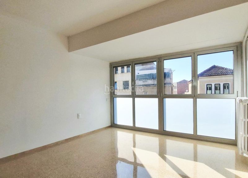 Piso pis 125 m2 de 4 hab orientat a sud i totalment reformat al costat de lajuntament en Terrassa