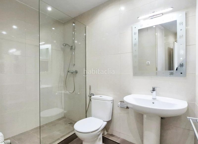 Piso pis 125 m2 de 4 hab orientat a sud i totalment reformat al costat de lajuntament en Terrassa