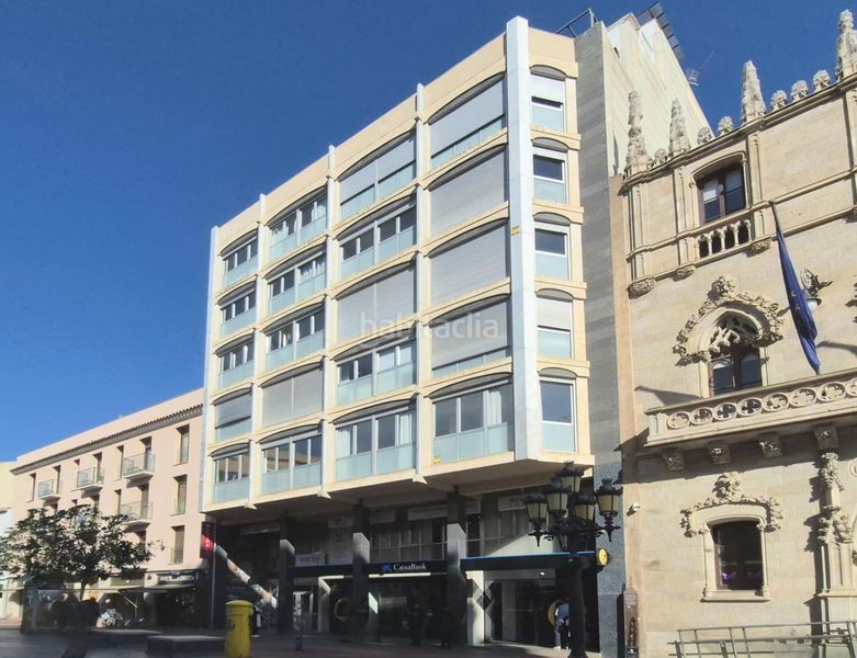 Piso pis 125 m2 de 4 hab orientat a sud i totalment reformat al costat de lajuntament en Terrassa