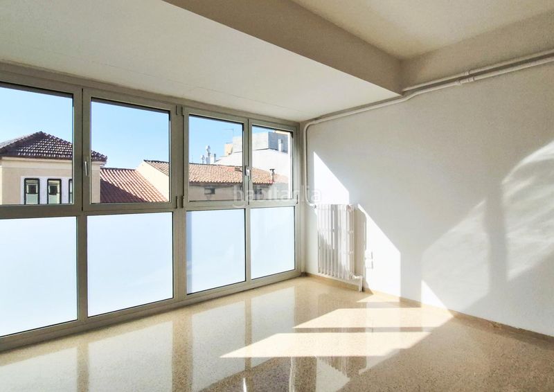 Piso pis 125 m2 de 4 hab orientat a sud i totalment reformat al costat de lajuntament en Terrassa
