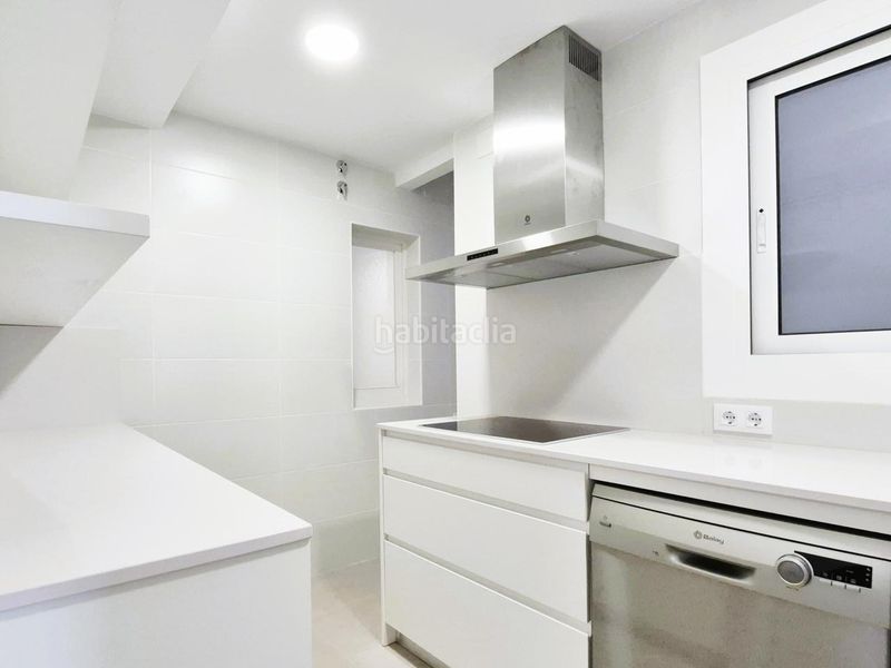 Piso pis 125 m2 de 4 hab orientat a sud i totalment reformat al costat de lajuntament en Terrassa