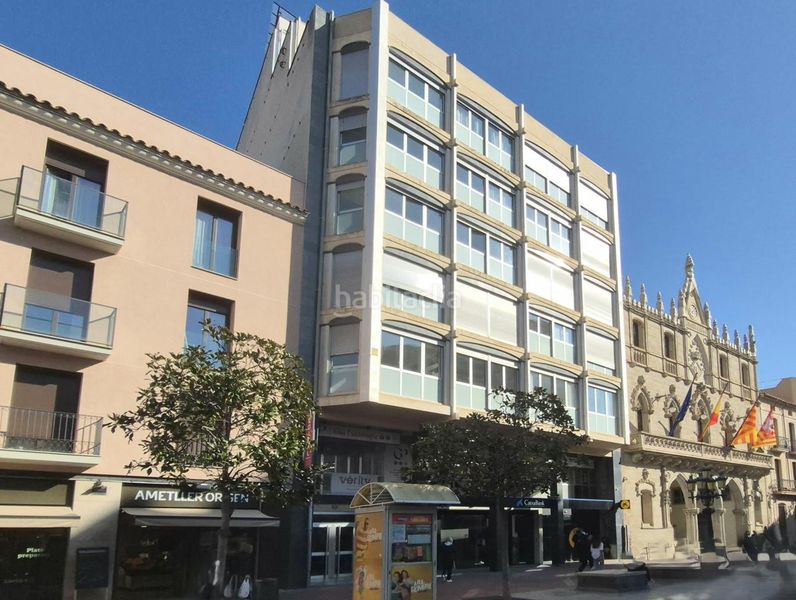 Piso pis 125 m2 de 4 hab orientat a sud i totalment reformat al costat de lajuntament en Terrassa