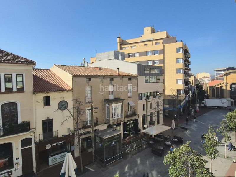 Piso pis 125 m2 de 4 hab orientat a sud i totalment reformat al costat de lajuntament en Terrassa