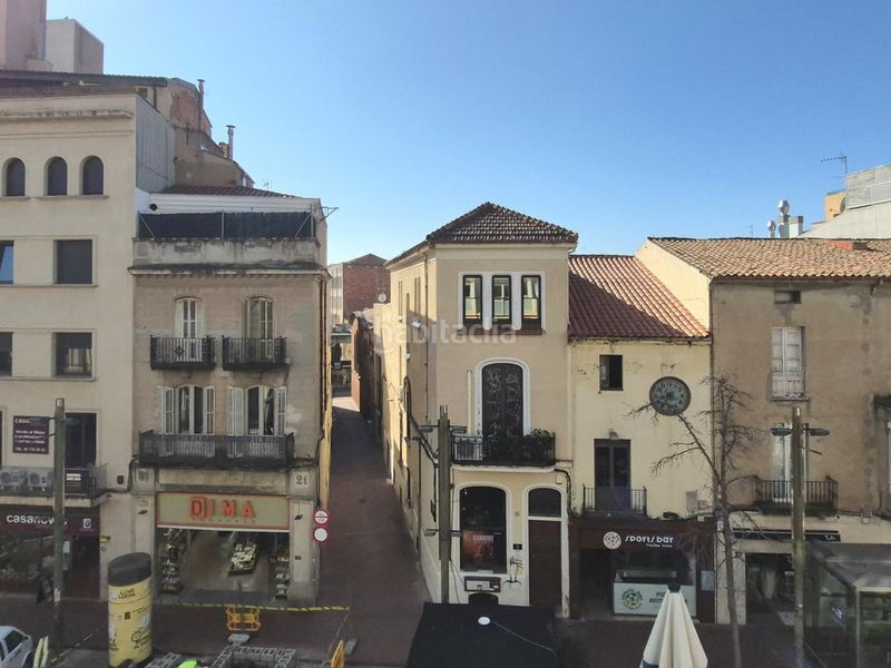 Piso pis 125 m2 de 4 hab orientat a sud i totalment reformat al costat de lajuntament en Terrassa