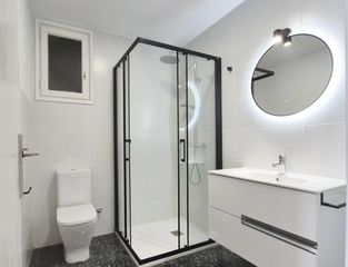 Pis  Raval de montserrat. Pis 125 m2 de 4 hab orientat a sud totalment reformat al costat