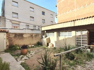 Semi detached house  De linné. Solar amb 2 construccions auxiliars per rehabilitar completament