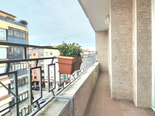 Pis a Sant Pere Nord. 4art pis amb ascensor de 116 m2 4 hab 2 banys i balco al carrer