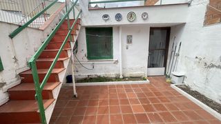 Casa  De pardo bazán. Casa adosada amb garatge,  pati i terraza a poble nou