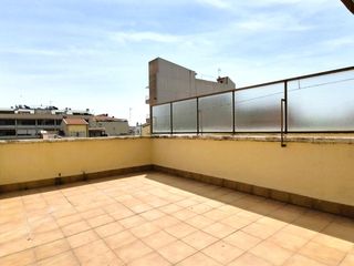 Pis  De valls. Pis de 108 m2 de 3 grans dormitoris i 2 terrasses totalment exte