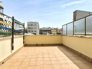 Flat  De valls. Pis de 108 m2 de 3 grans dormitoris i 2 terrasses totalment exte