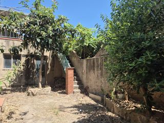 Semi detached house  De la reina elionor. Magnifica casa de 203 m2 amb pati 60 m2 al carrer reina elionor