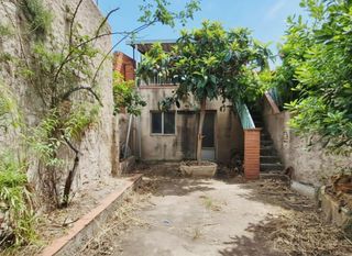 Semi detached house  De la reina elionor. Magnifica casa de 203 m2 amb pati 60 m2 al carrer reina elionor