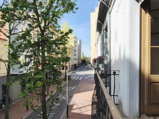 Piso  De volta. Pis 117 m2 de 3 hab mes estudi al carrer volta al costat del par