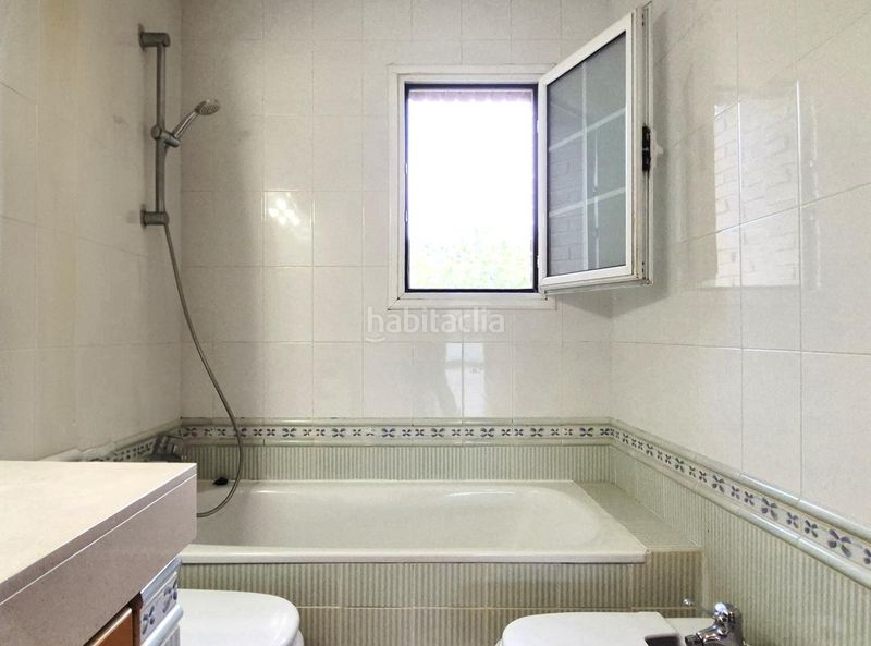 Foto a70dbb70-1a1e-46b8-87fa-61557e6491d1. Casa amb piscina a Matadepera