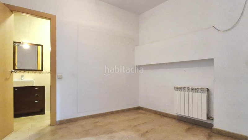 Foto b8fb2a1e-6f14-4bd6-8865-5e5feeae6dd9. Pis amb calefacció aparcament a San Pere Terrassa