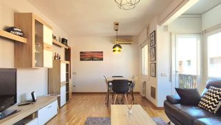 Appartement  Calle urquinaona. Pis  de 91 m2  amb ascensor i 3 hab completament reformat a vall