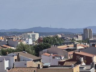 Àtic  Calle transversal. Atic sense ascensor de 86 m2 i 3 hab a sant pere  tocant el merc