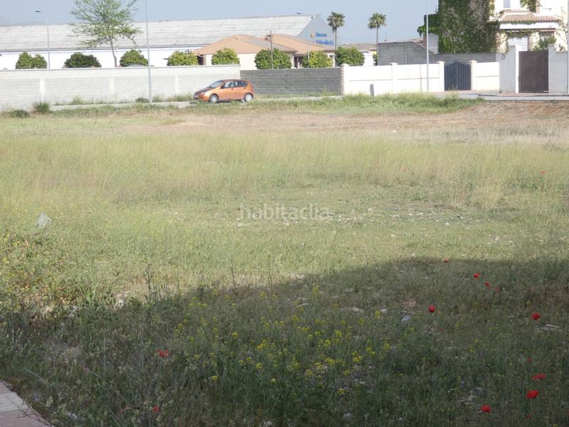 Foto 0646d7d7-8624-4960-8aa4-f2d95683ca88. Terreno residencial solar urbano haciendo esquina en Valderrubio