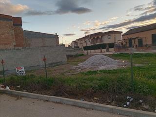 Wohngrundstück  Avenida del genil. Se vende gran solar en fuente vaqueros
