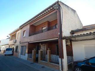 Casa en Calle padre barandiarn 22. Hermosa casa de venta en santa fe