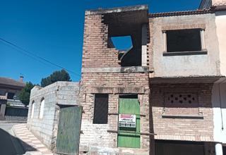 Terrain résidentiel à Íllora. Solar urbano con construcción en escoznar