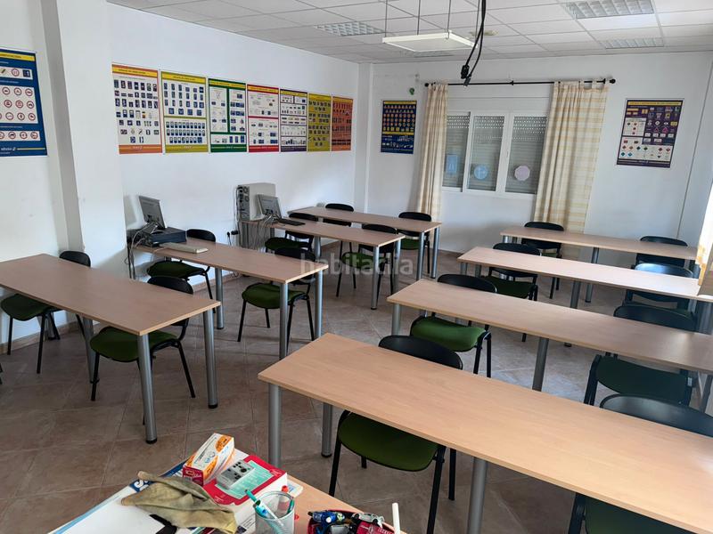 Foto bf930565-bb6c-4584-87ed-bb7fbd422480. Local comercial increíble local comercial en Láchar