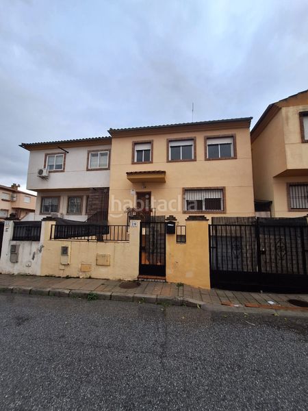 Foto f1ba3999-387d-4862-aa9a-12a24141e34f. Casa adossada a Híjar Gabias (Las)