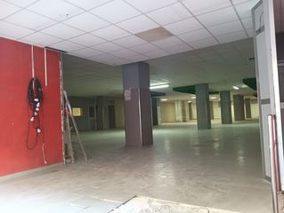Lloguer Local Comercial  Calle zacatín. Alquier de gran local comercial en pinos puente