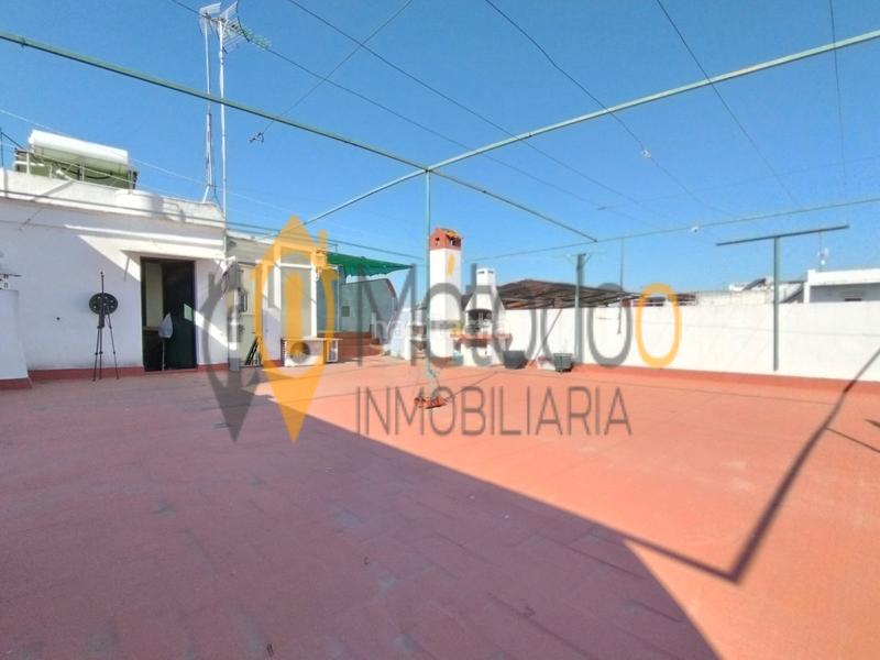 Foto 0f61711c-7ba3-4e17-b9a3-1b3e0e9aa9cd. Maison jumelée avec chauffage parking dans Palmete Sevilla