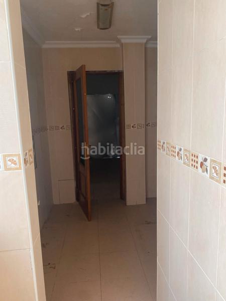 Foto a6b36798-c104-47c3-aad3-8ff483e263fa. Piso en calle amantina cobos 39 piso a reformar segunda planta sin ascensor en San Juan de Aznalfarache