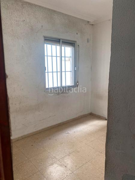 Foto e605aab5-f53e-46a7-81bd-0d9feca7f8cd. Piso en calle amantina cobos 39 piso a reformar segunda planta sin ascensor en San Juan de Aznalfarache