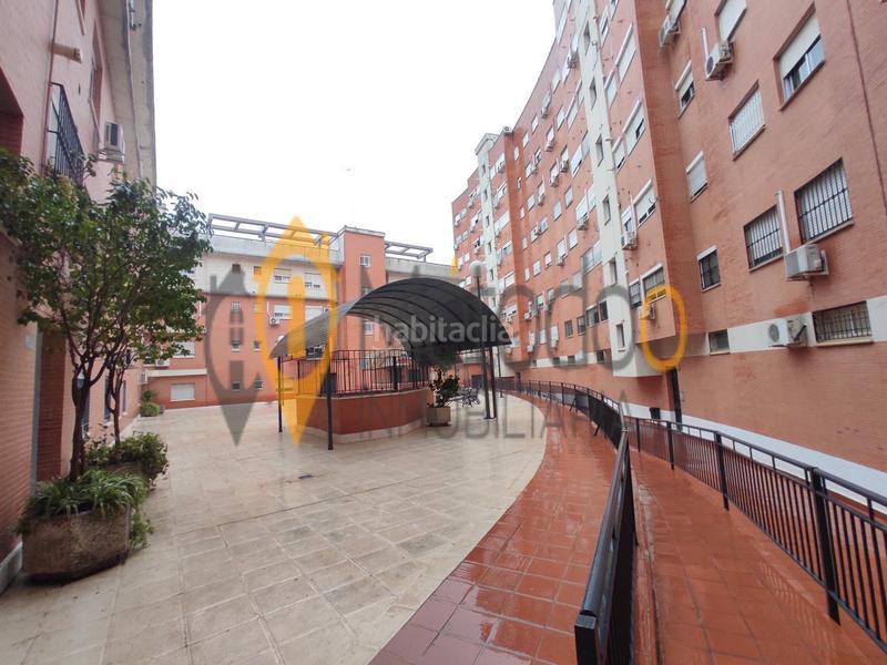 Foto 4d7ae36f-0e60-4330-ae5e-5d70bfae0a32. Piso vivienda ideal para familia en colores - entreparques Sevilla