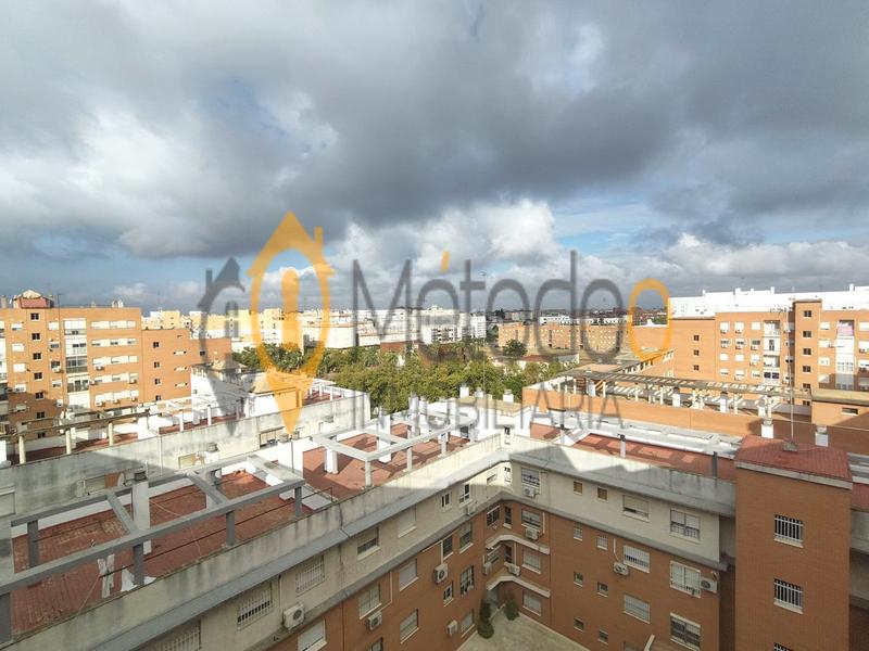 Foto a71f4714-adb7-420b-87ca-81a31a0c9d07. Piso vivienda ideal para familia en colores - entreparques Sevilla